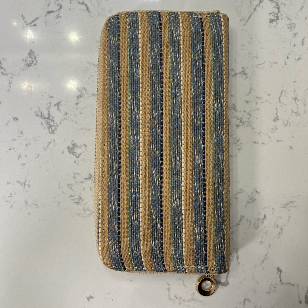 raffia zipper clutch wallet - holds 12 cards plus cash - Picture 2 of 9